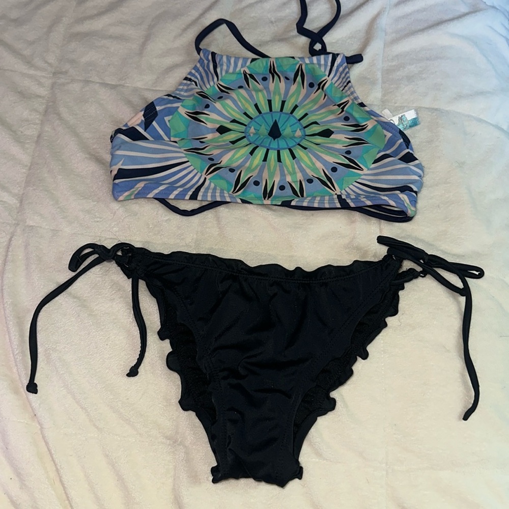 Super fun bikini, the bottoms have the scrunch effect